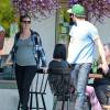 Exclusif - Première sortie de Leighton Meester, enceinte ! La jolie maman est allée déjeuner avec son mari Adam Brody à Los Angeles, le 16 mai 2015
