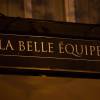 Hommages aux victimes de l'attentat terroriste du café "La Belle Equipe" au 92 rue de Charonne dans le 11e arrondissement à Paris le 15 novembre 2015. © Vincent Emery / Bestimage