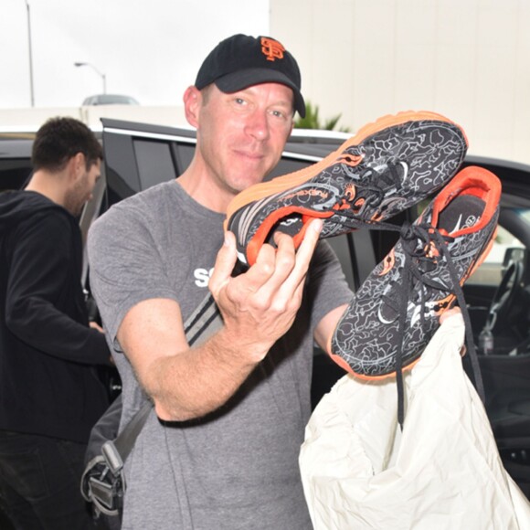 Lance Armstrong, à l'aéroport de LAX à Los Angeles, le 16 octobre 2015