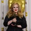 Adele avec son Oscar pour Skyfall à Los Angeles, le 24 février 2013.