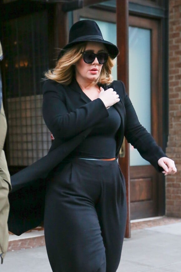 La chanteuse Adele à la sortie de son hôtel à New York, le 14 novembre 2015