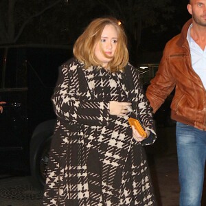 La chanteuse Adele est allée dîner au restaurant "Spotted Pig" dans le quartier de West Village à New York le 18 novembre 2015