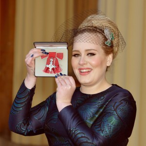 Adele à Buckingham Palace le 19 décembre 2013.