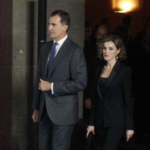 La reine Letizia et le roi Felipe d'Espagne ont pris part le 24 novembre 2015 à l'événement marquant les 15 ans de 20 Minutos à la Casa de Correos à Madrid.