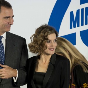 La reine Letizia et le roi Felipe d'Espagne ont pris part le 24 novembre 2015 à l'événement marquant les 15 ans de 20 Minutos à la Casa de Correos à Madrid.
