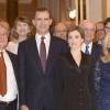 Le roi Felipe VI et la reine Letizia d'Espagne ont assisté au dîner de remise du prix de journalisme Francisco Cerecedo au Ritz à Madrid le 25 novembre 2015