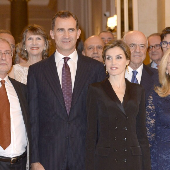 Le roi Felipe VI et la reine Letizia d'Espagne ont assisté au dîner de remise du prix de journalisme Francisco Cerecedo au Ritz à Madrid le 25 novembre 2015