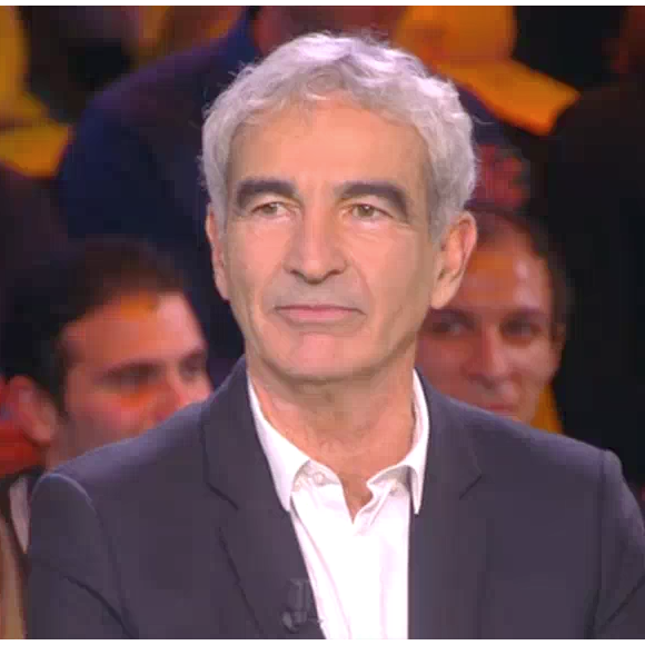 Estelle Denis face à son chéri Raymond Domenech dans son émission "Touche pas à mon sport" sur D8. Le 26 novembre 2015.