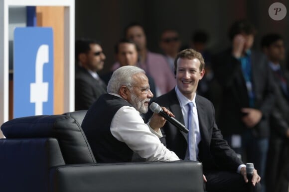 Le premier ministre indien Narendra Modi et le PDG de Facebook Mark Zuckerberg donnent une conférence de presse à Menlo Park, le 27 septembre 2015