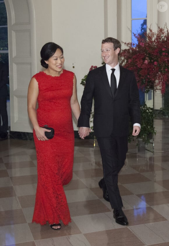 Mark Zuckerberg et sa femme Priscilla Chan arrivent pour dîner à la Maison Blanche à Washington, le 25 septembre 2015