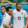 Mathieu Valbuena et Karim Benzema lors du match de Coupe du monde France - Suisse au stade Fonte Nova à Salvador de Bahia au Brésil, le 20 juin 2014