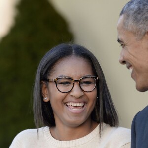 Le démocrate Barack Obama a sauvé une dinde à l'occasion de la fête de Thanksgiving, à la Maison Blanche, en compagnie de ses filles Sasha et Malia, le 25 novembre 2015