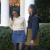 Barack Obama a sauvé une dinde à l'occasion de la fête de Thanksgiving, à la Maison Blanche, en compagnie de ses filles Sasha et Malia, le 25 novembre 2015