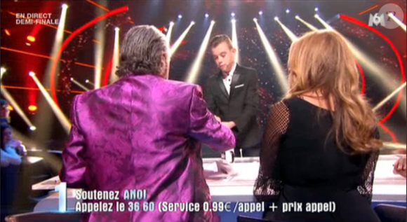 Anoï, dans la demi-finale d'Incroyable Talent saison 10 sur M6, le mardi 1er décembre 2015.Anoï