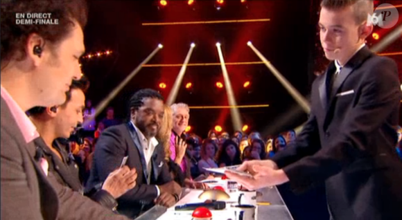 Anoï, dans la demi-finale d'Incroyable Talent saison 10 sur M6, le mardi 1er décembre 2015.