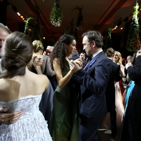 Exclusif - Vincent Pérez danse avec sa fille Iman Pérez , Christopher Thompson danse avec sa fille Madeleine Thompson lors de la 23e édition du Bal des débutantes au Palais de Chaillot à Paris, le 28 novembre 2015. © Jacovides/Borde/Moreau/Bestimage