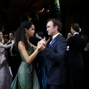 Exclusif - Vincent Pérez danse avec sa fille Iman Pérez (robe Jean Paul Gaultier Paris)  lors de la 23e édition du Bal des débutantes au Palais de Chaillot à Paris, le 28 novembre 2015. © Jacovides/Borde/Moreau/Bestimage