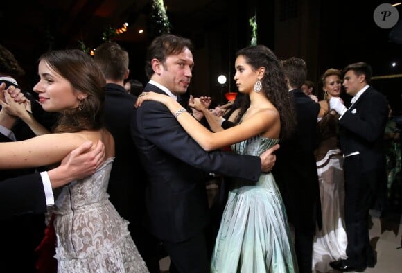 Exclusif - Vincent Pérez danse avec sa fille Iman Pérez (robe Jean Paul Gaultier Paris)  lors de la 23e édition du Bal des débutantes au Palais de Chaillot à Paris, le 28 novembre 2015. © Jacovides/Borde/Moreau/Bestimage