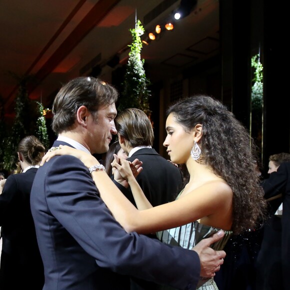 Exclusif - Vincent Pérez danse avec sa fille Iman Pérez (robe Jean Paul Gaultier Paris) lors de la 23e édition du Bal des débutantes au Palais de Chaillot à Paris, le 28 novembre 2015. © Jacovides/Borde/Moreau/Bestimage