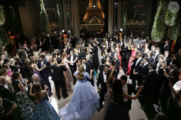 Exclusif - Ambiance  lors de la 23e édition du Bal des débutantes au Palais de Chaillot à Paris, le 28 novembre 2015. ©Jacovides/Borde/Moreau/Bestimage
