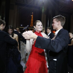 Exclusif - Tara Hunt (robe Delphine Manivet, bijoux Payal New York) et son cavalier Tommaso Cuniberti  lors de la 23e édition du Bal des débutantes au Palais de Chaillot à Paris, le 28 novembre 2015. ©Jacovides/Borde/Moreau/Bestimage