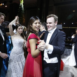 Exclusif - Vanessa Lauren Wang (robe J. Mendel, bijoux Payal New York) et son cavalier William Hallisey  lors de la 23e édition du Bal des débutantes au Palais de Chaillot à Paris, le 28 novembre 2015. ©Jacovides/Borde/Moreau/Bestimage