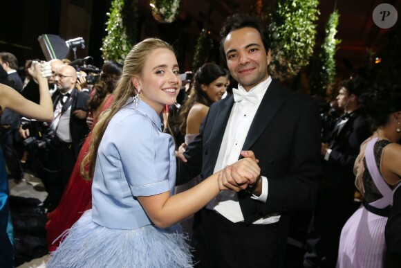 Exclusif - Olivia Hallisey (robe Giambattista Valli Haute Couture, bijoux Payal New York) et son cavalier Jules Verdet  lors de la 23e édition du Bal des débutantes au Palais de Chaillot à Paris, le 28 novembre 2015. ©Jacovides/Borde/Moreau/Bestimage