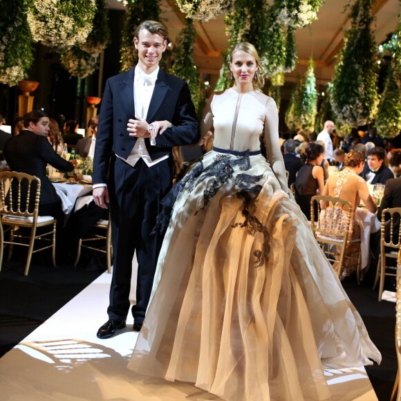 Exclusif - La comtesse Victoria von Faber-Castell (robe Stéphane Rolland Haute Couture, bijoux Payal New York) et son cavalier Jacob Madaus-Brück  lors de la 23e édition du Bal des débutantes au Palais de Chaillot à Paris, le 28 novembre 2015. ©Jacovides/Borde/Moreau/Bestimage