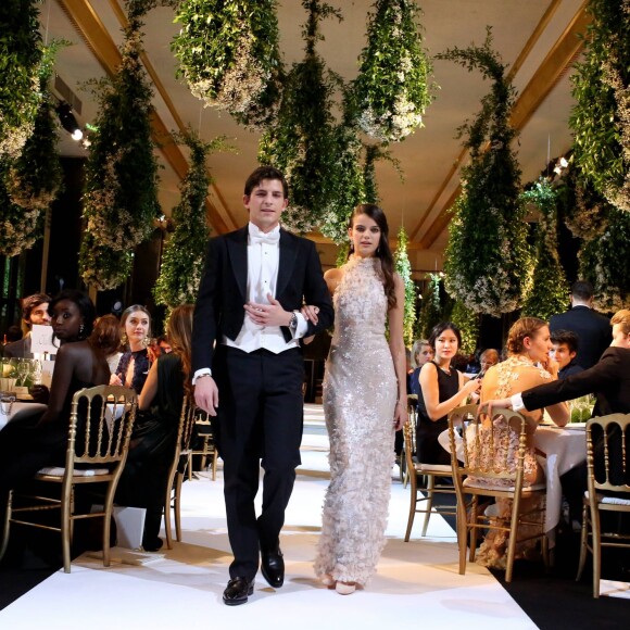 Exclusif -Sonia Ben Ammar (robe Chanel Haute Couture, bijoux Payal New York) et son cavalier Alix Fez - Défilé - Vingt-troisième édition du Bal au Palais de Chaillot à Paris, le 28 novembre 2015. © Le Bal/Jacovides/Borde/Moreau/Bestimage