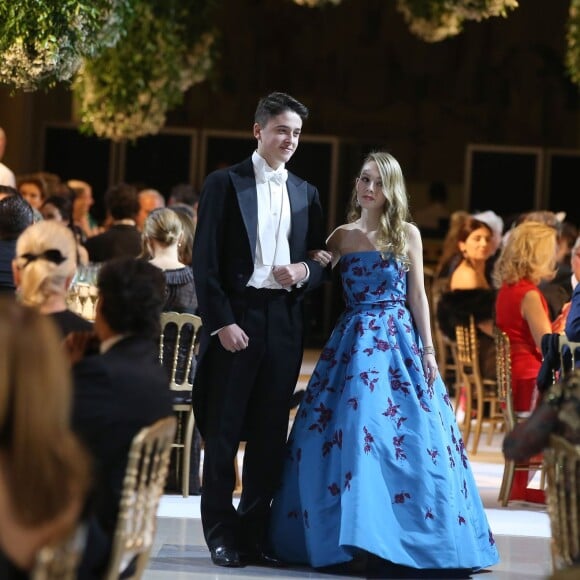 Exclusif - Skye McCaw (robe Oscar de la Renta, bijoux Payal New York) et son cavalier le comte Léopold van der Noot d'Assche lors de la Vingt-troisième édition du Bal au Palais de Chaillot à Paris, le 28 novembre 2015.  © Le Bal/Jacovides/Borde/Moreau/Bestimage