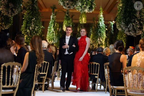 Exclusif - Tara Hunt (robe Delphine Manivet, bijoux Payal New York) et son cavalier Tommaso Cuniberti lors de la Vingt-troisième édition du Bal au Palais de Chaillot à Paris, le 28 novembre 2015.  © Le Bal/Jacovides/Borde/Moreau/Bestimage