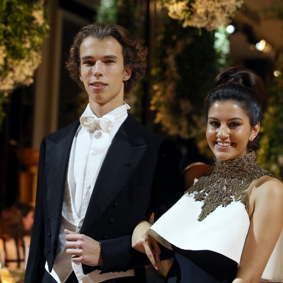 Exclusif - Zara Fistolera (robe Alexander McQueen, bijoux Payal New York) et son cavalier Hans Gerhard Jensen lors de la Vingt-troisième édition du Bal au Palais de Chaillot à Paris, le 28 novembre 2015.  © Le Bal/Jacovides/Borde/Moreau/Bestimage