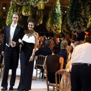 Exclusif - Zara Fistolera (robe Alexander McQueen, bijoux Payal New York) et son cavalier Hans Gerhard Jensen lors de la Vingt-troisième édition du Bal au Palais de Chaillot à Paris, le 28 novembre 2015.  © Le Bal/Jacovides/Borde/Moreau/Bestimage