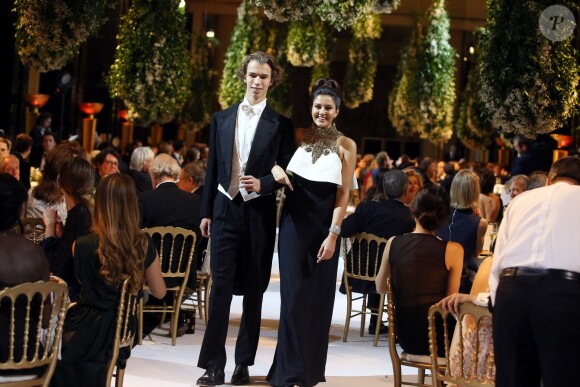 Exclusif - Zara Fistolera (robe Alexander McQueen, bijoux Payal New York) et son cavalier Hans Gerhard Jensen lors de la Vingt-troisième édition du Bal au Palais de Chaillot à Paris, le 28 novembre 2015.  © Le Bal/Jacovides/Borde/Moreau/Bestimage