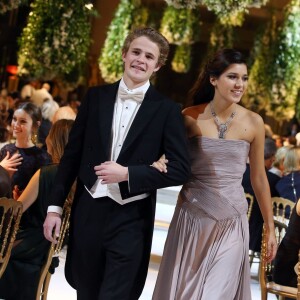 Exclusif - Aliénor de Chabot-Tramecourt (robe Ralph Lauren, bijoux Payal New York) et son cavalier Tristan de Chabot-Tramecourt lors de la Vingt-troisième édition du Bal au Palais de Chaillot à Paris, le 28 novembre 2015.  © Le Bal/Jacovides/Borde/Moreau/Bestimage