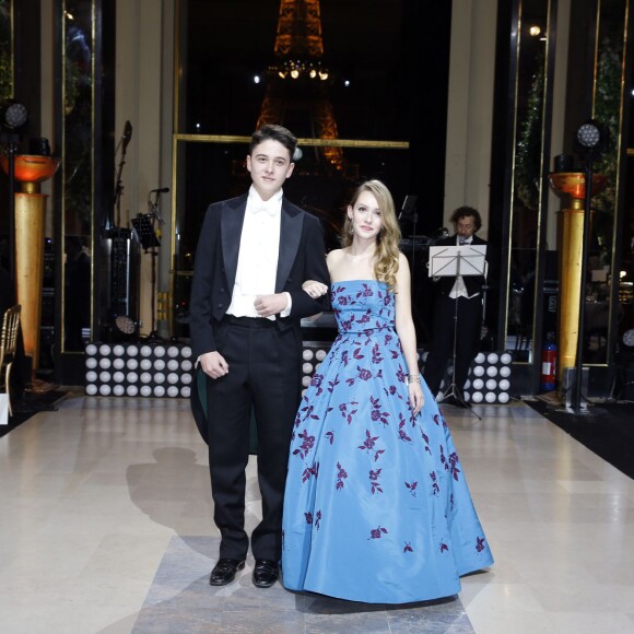 Exclusif - Skye McCaw (robe Oscar de la Renta, bijoux Payal New York) et son cavalier le comte Léopold van der Noot d'Assche lors de la Vingt-troisième édition du Bal au Palais de Chaillot à Paris, le 28 novembre 2015.  © Le Bal/Jacovides/Borde/Moreau/Bestimage