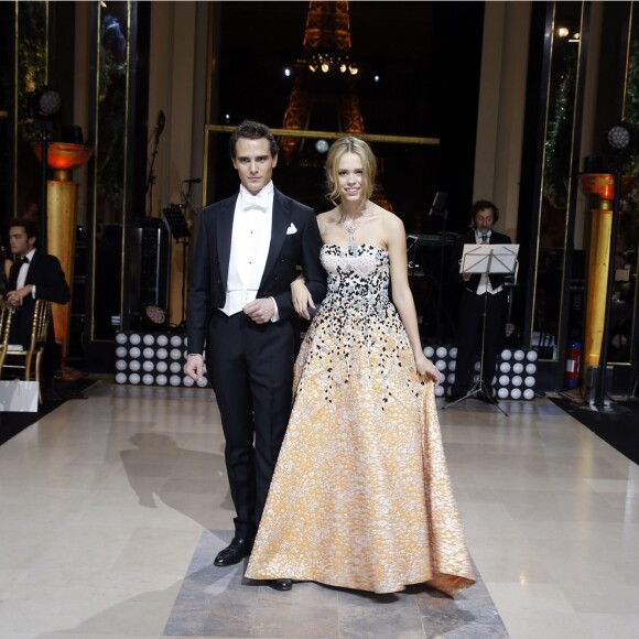 Exclusif - Almudena Lapique (robe Jorge Vázquez, bijoux Payal New York) et son cavalier Nicolas Dard lors de la Vingt-troisième édition du Bal au Palais de Chaillot à Paris, le 28 novembre 2015.  © Le Bal/Jacovides/Borde/Moreau/Bestimage