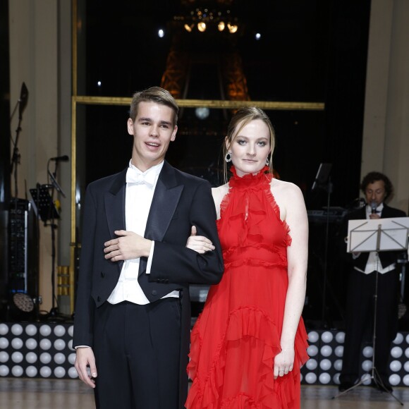 Exclusif - Tara Hunt (robe Delphine Manivet, bijoux Payal New York) et son cavalier Tommaso Cuniberti lors de la Vingt-troisième édition du Bal au Palais de Chaillot à Paris, le 28 novembre 2015.  © Le Bal/Jacovides/Borde/Moreau/Bestimage