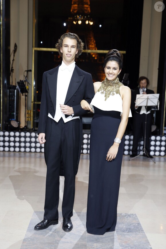 Exclusif - Zara Fistolera (robe Alexander McQueen, bijoux Payal New York) et son cavalier Hans Gerhard Jensen lors de la Vingt-troisième édition du Bal au Palais de Chaillot à Paris, le 28 novembre 2015.  © Le Bal/Jacovides/Borde/Moreau/Bestimage