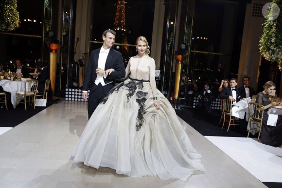 Exclusif - La comtesse Victoria von Faber-Castell (robe Stéphane Rolland Haute Couture, bijoux Payal New York) et son cavalier Jacob Madaus-Brück lors de la Vingt-troisième édition du Bal au Palais de Chaillot à Paris, le 28 novembre 2015.  © Le Bal/Jacovides/Borde/Moreau/Bestimage