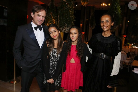 Exclusif - Vincent Pérez, sa femme Karine Silla, leur fille Tess et une amie lors de la Vingt-troisième édition du Bal au Palais de Chaillot à Paris, le 28 novembre 2015.  © Le Bal/Jacovides/Borde/Moreau/Bestimage