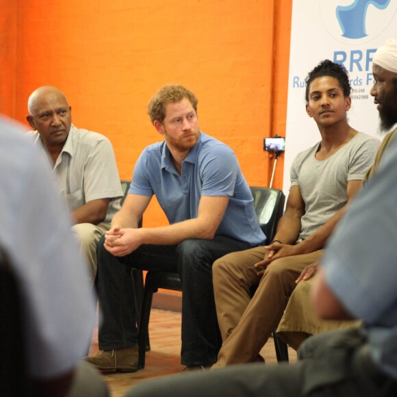 Le prince Harry s'est rendu au centre Ottery Youth à Cape Town le premier jour de son voyage en Afrique du Sud. Le 30 novembre 2015