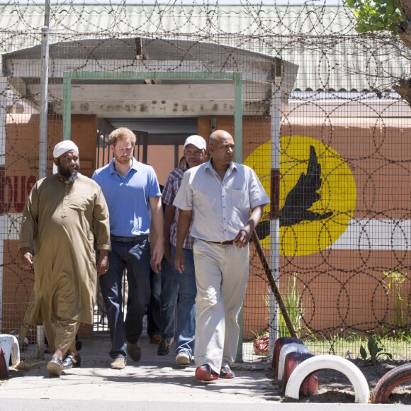Le prince Harry s'est rendu au centre Ottery Youth à Cape Town le premier jour de son voyage en Afrique du Sud. Le 30 novembre 2015