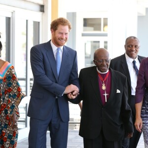 Le prince Harry a rencontré l'archevêque anglican sud-africain Emeritus Desmond Tutu, à Cape Town, au premier jour de sa visite officielle en Afrique du Sud. Le 30 novembre 2015