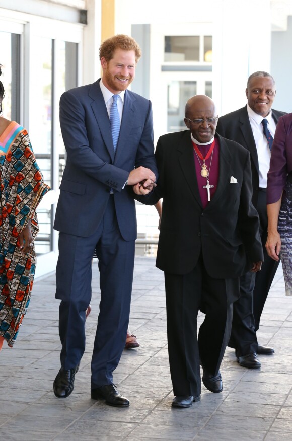 Le prince Harry a rencontré l'archevêque anglican sud-africain Emeritus Desmond Tutu, à Cape Town, au premier jour de sa visite officielle en Afrique du Sud. Le 30 novembre 2015