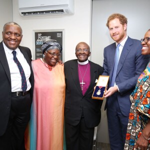 Le prince Harry a rencontré l'archevêque anglican sud-africain Emeritus Desmond Tutu, à Cape Town, en Afrique du Sud. Le 30 novembre 2015