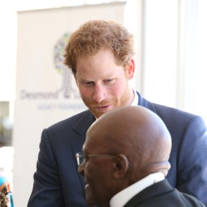 Le prince Harry a rencontré l'archevêque anglican sud-africain Emeritus Desmond Tutu, à Cape Town, au premier jour de sa visite officielle en Afrique du Sud. Le 30 novembre 2015