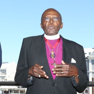 Le prince Harry a rencontré l'archevêque anglican sud-africain Emeritus Desmond Tutu, à Cape Town, au premier jour de sa visite officielle en Afrique du Sud. Le 30 novembre 2015