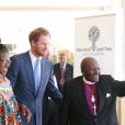  Le prince Harry a rencontré l'archevêque anglican sud-africain Emeritus Desmond Tutu, à Cape Town, au premier jour de sa visite officielle en Afrique du Sud. Le 30 novembre 2015 
  