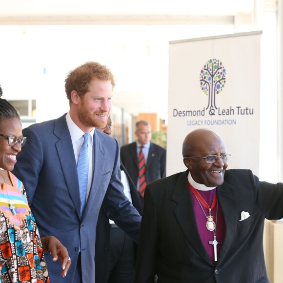 Le prince Harry a rencontré l'archevêque anglican sud-africain Emeritus Desmond Tutu, à Cape Town, au premier jour de sa visite officielle en Afrique du Sud. Le 30 novembre 2015